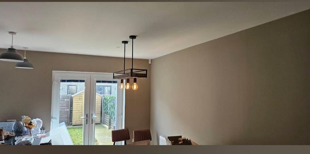 Freshly painted room with new pendant light fitting — Handyman Edinburgh